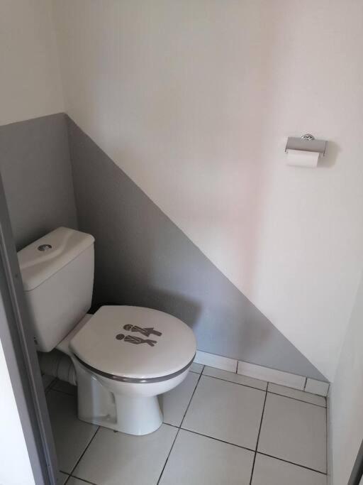 Saint-Geniez-dʼOlt Appartement Calme Et Propre Le Goelia מראה חיצוני תמונה