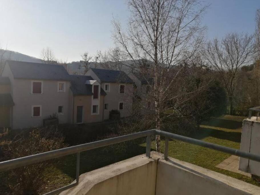 Saint-Geniez-dʼOlt Appartement Calme Et Propre Le Goelia מראה חיצוני תמונה