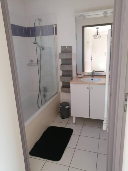 Saint-Geniez-dʼOlt Appartement Calme Et Propre Le Goelia מראה חיצוני תמונה